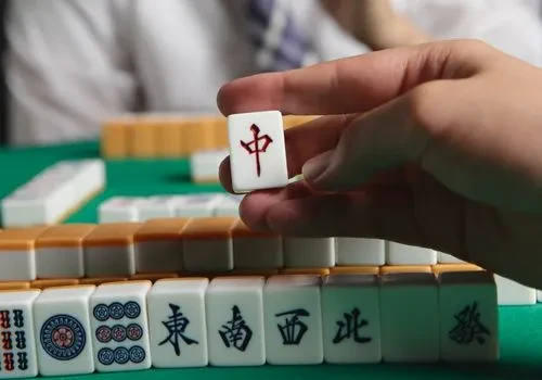 A mahjong tile in focus