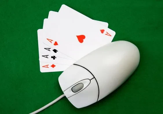 A computer mouse on top of four Aces
